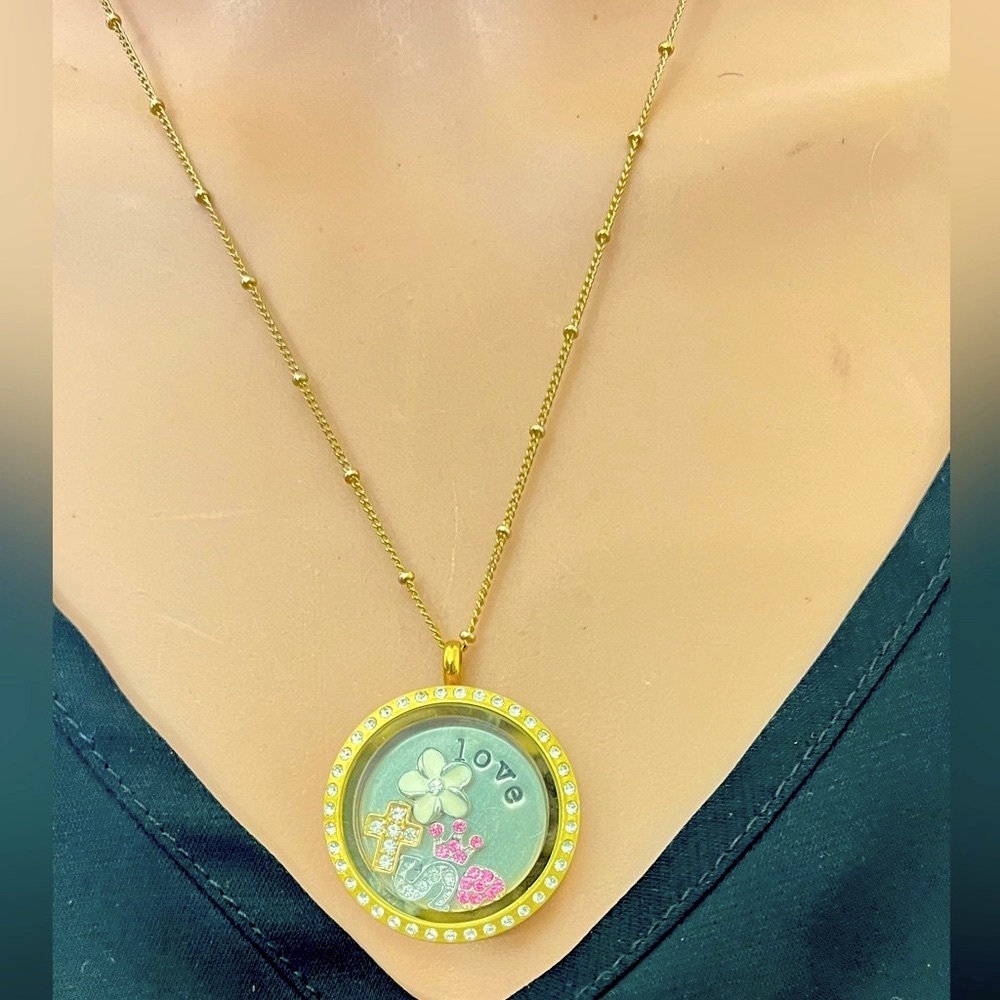 Love Detail with Clear Crystals all around Origami Owl Gold Living Locket
